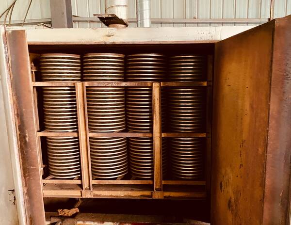 The semi-finished grinding wheels are placed into the furnace to be heated.